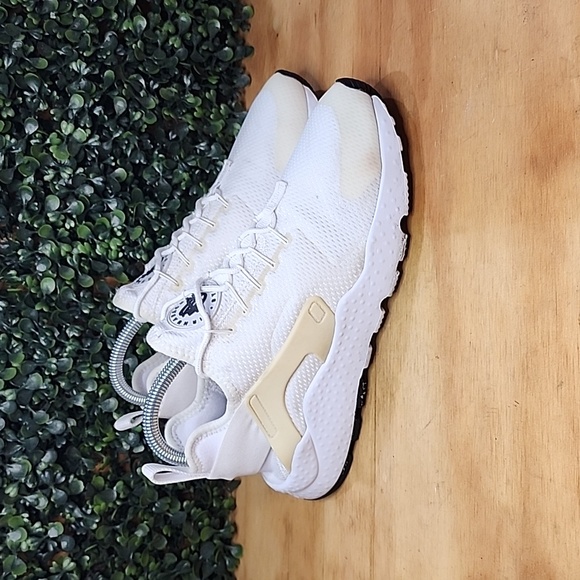 Nike Shoes - Nike Air Huarache Shoes | Size: 8 Womens | White